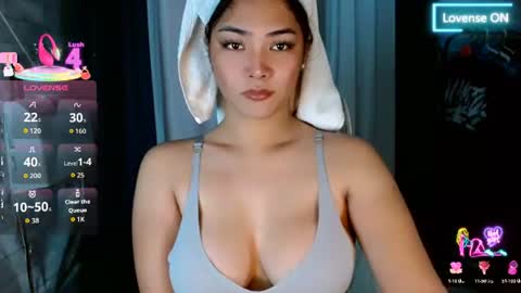 Snapshot of violetasha chatting on June 2026 05:02:02 AM violet online show from June 2026 05:02:02 AM