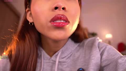 violeth___ online show from December 2025 01:18:01 PM