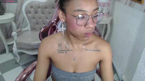 violeth_b online show from December 2024 04:27:02 PM