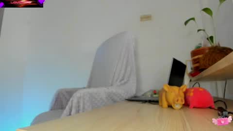 Snapshot of violetparkker chatting on June 2026 06:23:02 PM violetparkker online show from June 2026 06:23:02 PM