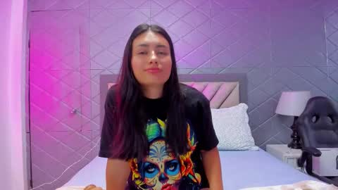 Violet Rousse online show from December 2025 04:59:02 PM