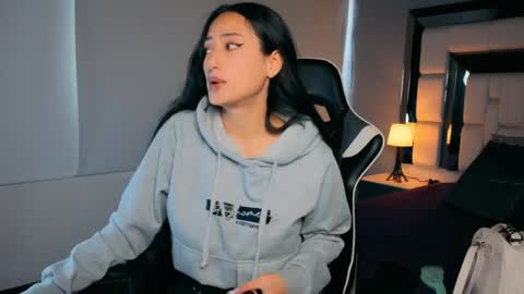 violetskinny online show from April 2026 07:41:01 PM