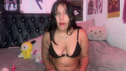 Snapshot of violett_dante chatting on July 2026 08:29:01 AM violett_dante online show from July 2026 08:29:01 AM