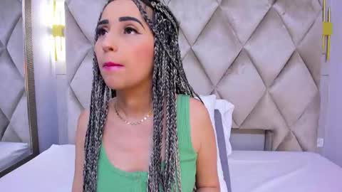 Violett  online show from December 2025 08:28:02 PM