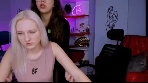 Snapshot of violett_shy chatting on March 2025 10:33:02 AM violett_shy online show from March 2025 10:33:02 AM