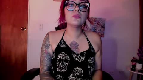 Snapshot of violett_sykes chatting on April 2026 05:49:02 AM violett_sykes online show from April 2026 05:49:02 AM