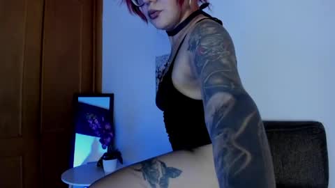 Snapshot of violett_sykes chatting on April 2026 06:18:01 AM violett_sykes online show from April 2026 06:18:01 AM