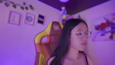 Snapshot of violetta_jonss chatting on May 2026 08:15:01 PM violett online show from May 2026 08:15:01 PM