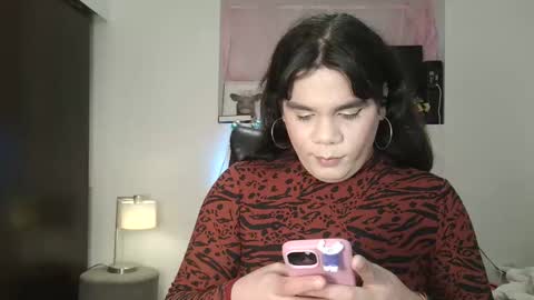 Snapshot of violettacam69 chatting on January 2025 03:52:01 AM violettacam69 online show from January 2025 03:52:01 AM