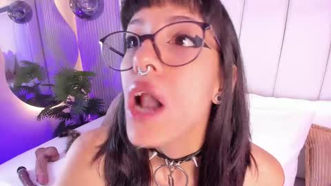 Snapshot of violettacolinss chatting on May 2026 11:39:01 AM violettacolinss online show from May 2026 11:39:01 AM