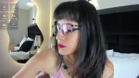 Snapshot of violettacolinss chatting on May 2026 11:49:01 AM violettacolinss online show from May 2026 11:49:01 AM