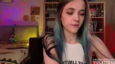 Snapshot of violettesss chatting on February 2026 01:50:02 PM Vi Best on my Fansly online show from February 2026 01:50:02 PM