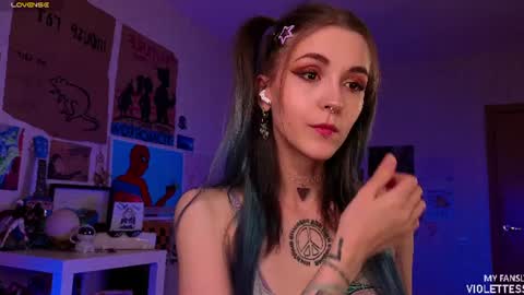 Snapshot of violettesss chatting on June 2026 03:27:01 PM Vi Best on my Fansly online show from June 2026 03:27:01 PM