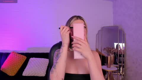 Violett  online show from December 2025 06:13:02 PM