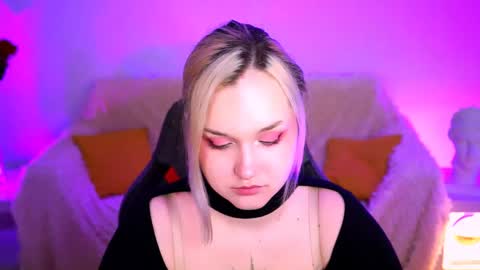 Snapshot of violettwoods chatting on May 2026 08:10:01 AM Violett online show from May 2026 08:10:01 AM