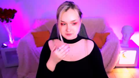 Snapshot of violettwoods chatting on May 2026 08:11:02 AM Violett online show from May 2026 08:11:02 AM