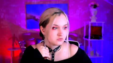 Snapshot of violettwoods chatting on May 2026 08:23:01 AM Violett online show from May 2026 08:23:01 AM