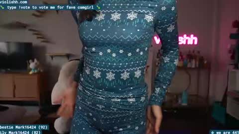 Snapshot of violishh chatting on January 2025 06:43:01 PM follow me on twitter violishh and ig violishh online show from January 2025 06:43:01 PM