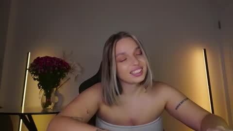 Violla online show from November 2025 04:45:02 AM