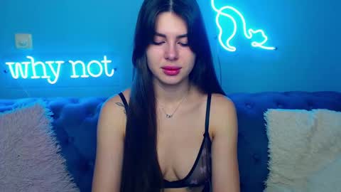 viollinalv online show from November 2025 05:51:01 AM