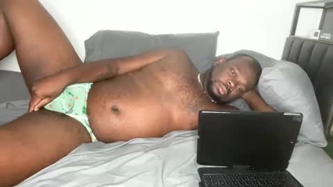 Elle Hood online show from November 2025 01:11:02 PM