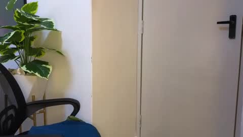 Ashley online show from February 2025 09:05:02 AM