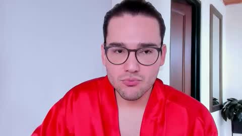 Vito Ferrer online show from November 2025 04:29:02 PM