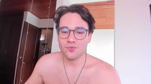 Snapshot of vito_ferrero chatting on February 2026 06:04:02 PM Vito Ferrer online show from February 2026 06:04:02 PM