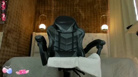 VittaaaPlease help me with your thumbs up its important  online show from January 2025 05:06:01 PM