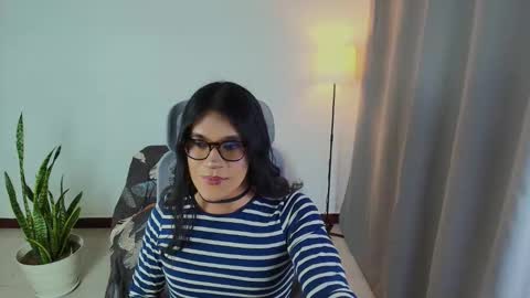 VittaaaPlease help me with your thumbs up its important  online show from October 2025 11:29:02 PM