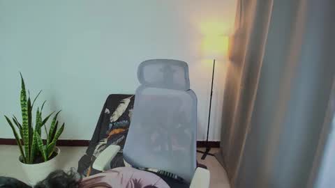 VittaaaPlease help me with your thumbs up its important  online show from October 2025 10:21:01 PM