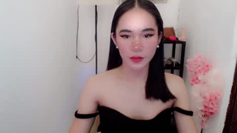 Snapshot of vivahotbabessandra chatting on June 2026 12:22:02 AM SANDRA GOING YOU online show from June 2026 12:22:02 AM