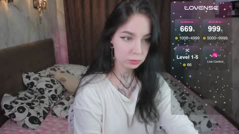 Snapshot of vivi__squirrel chatting on January 2025 11:23:02 AM Vivi online show from January 2025 11:23:02 AM