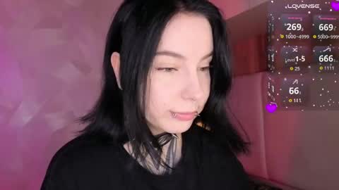 Snapshot of vivi__squirrel chatting on May 2026 02:19:02 AM Vivi online show from May 2026 02:19:02 AM