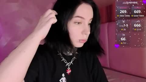 Snapshot of vivi__squirrel chatting on June 2026 12:23:02 AM Vivi online show from June 2026 12:23:02 AM