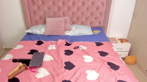 vivi cooper online show from January 2025 05:09:01 AM