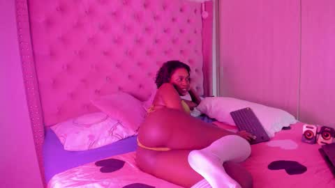 vivi cooper online show from September 2025 02:45:01 AM