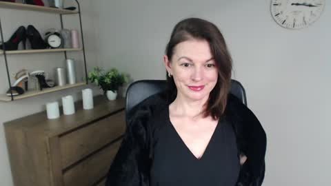 Vivian online show from January 2025 10:49:02 AM