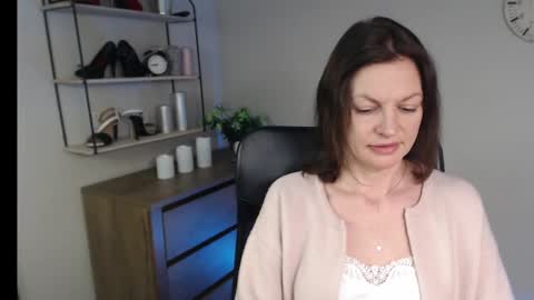 Vivian online show from February 2025 10:29:01 AM