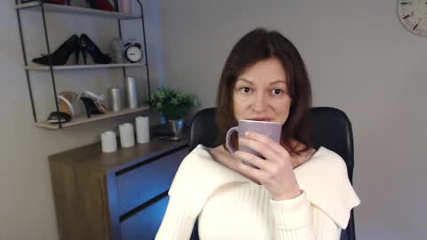 Vivian online show from February 2025 07:09:01 AM