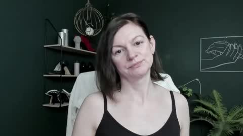 Vivian online show from April 2026 05:52:01 AM