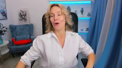 Snapshot of vivianlirei chatting on May 2026 04:43:02 AM Sinti online show from May 2026 04:43:02 AM