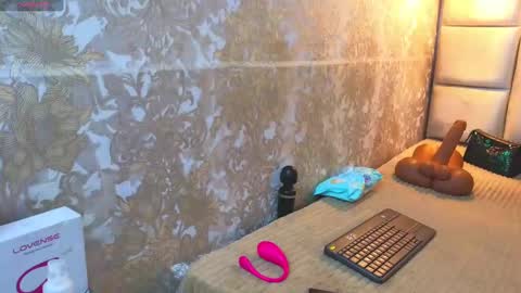 VivianRose online show from December 2024 03:00:02 AM
