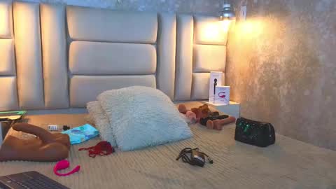 VivianRose online show from December 2024 03:12:01 AM