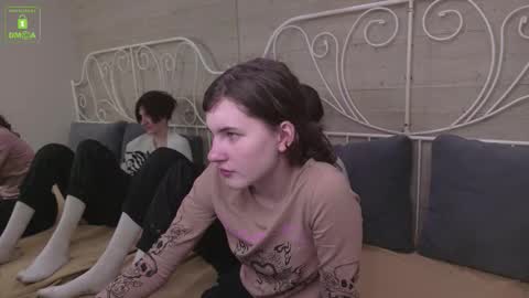 VIVIARAGENDY online show from October 2025 10:47:01 AM