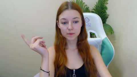 Vivien online show from February 2025 09:50:02 PM