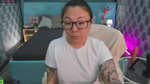 Snapshot of vivien_montclair chatting on April 2026 12:22:01 AM Vivien online show from April 2026 12:22:01 AM