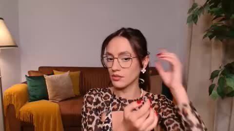 Vivienne online show from October 2025 04:17:01 PM