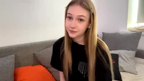 Snapshot of viviennewanko chatting on April 2026 02:22:01 PM Kristy online show from April 2026 02:22:01 PM
