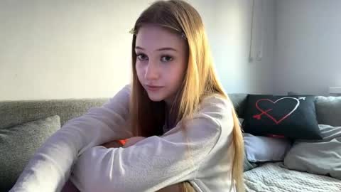 Snapshot of viviennewanko chatting on April 2026 01:48:02 PM Kristy online show from April 2026 01:48:02 PM